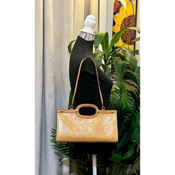 👛  AUTHENTIC LOUIS VUITTON ROXBURY DRIVE YELLOW VERNIS HANDBAG - Picture 12 of 16